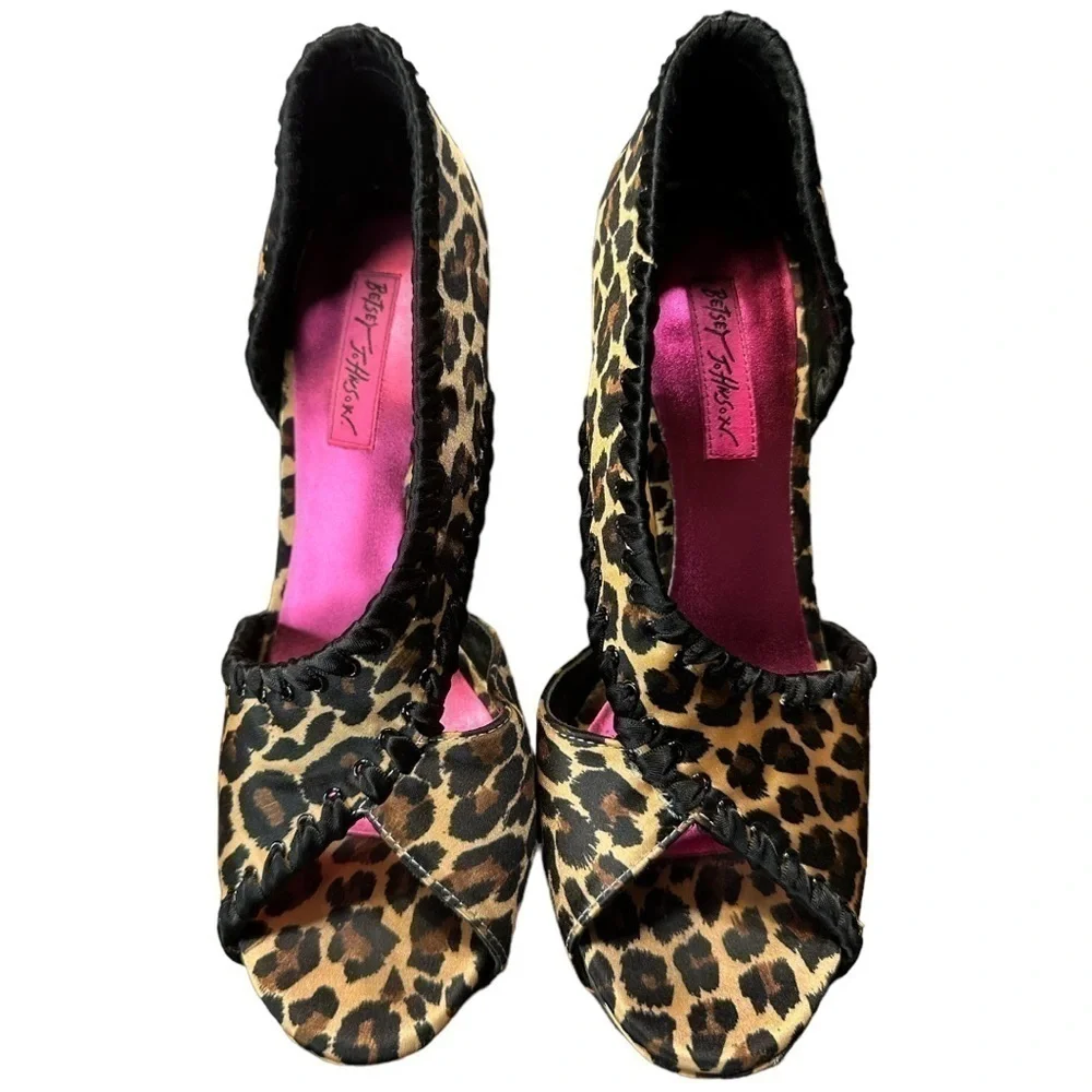 𝅺Betsey Johnson Satin Leopard Print Heels Size 8